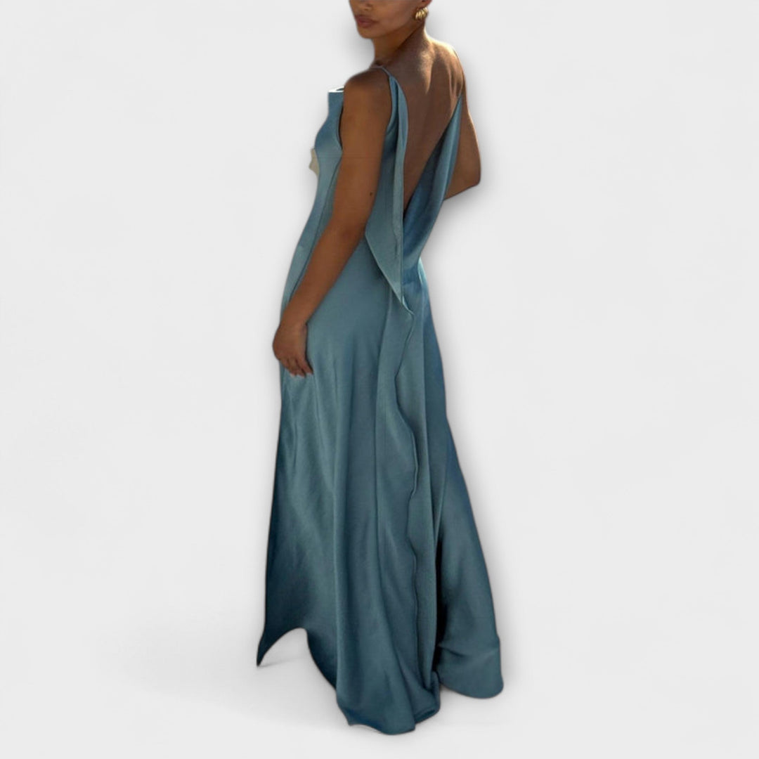 Hallie - Elegante vestido maxi de satén con alta abertura