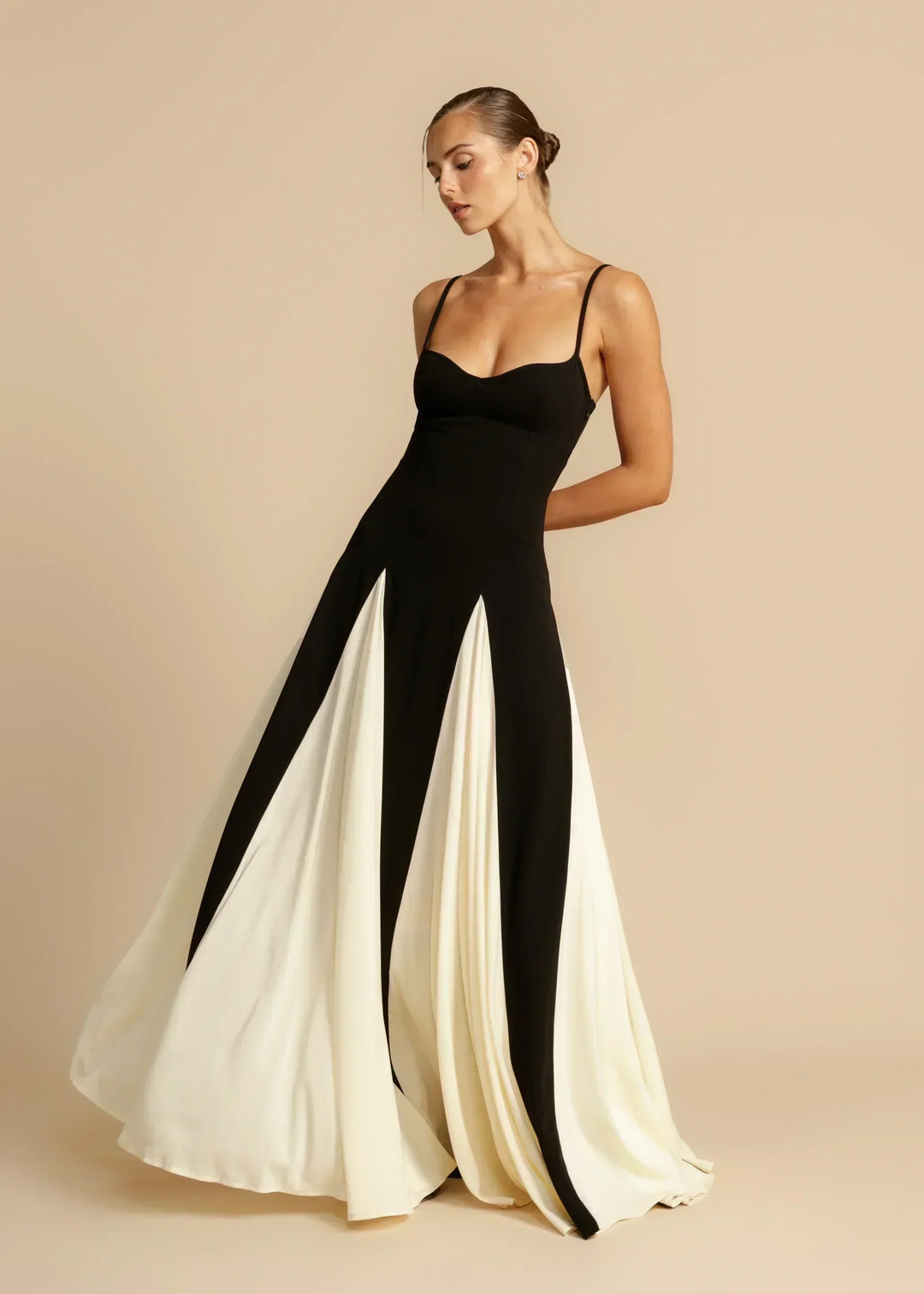 Oshrit™ | Vestido Maxi Elegante con Volantes