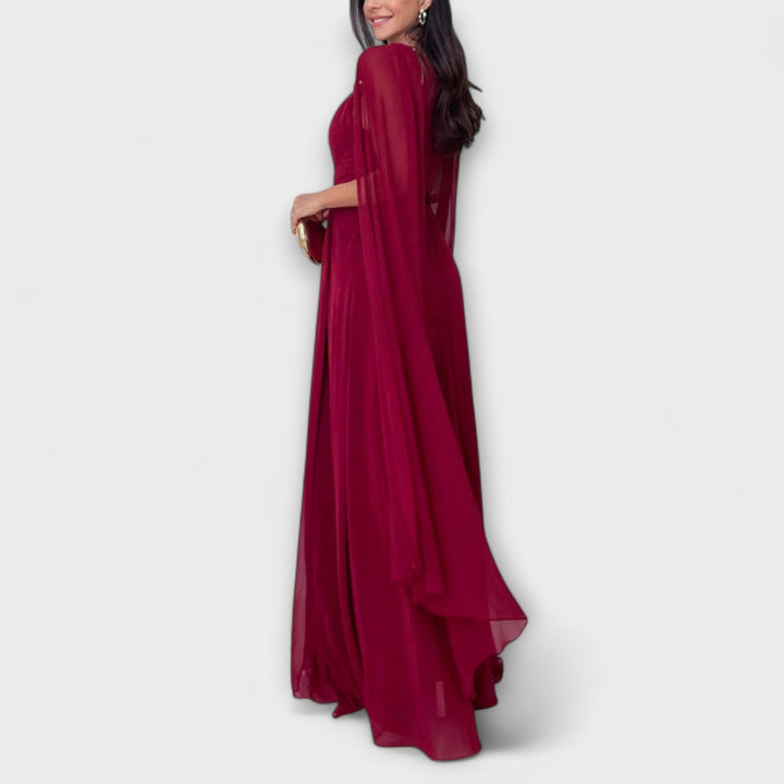 Mabel - Elegantes vestido maxi con capa y alto slit