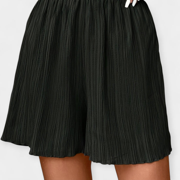 Pantalones cortos elegantes con plisado