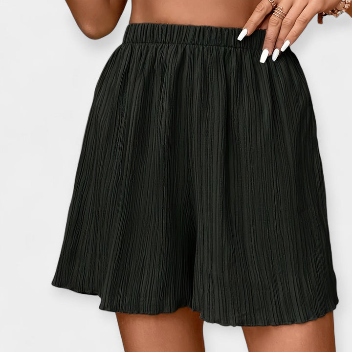 Pantalones cortos elegantes con plisado
