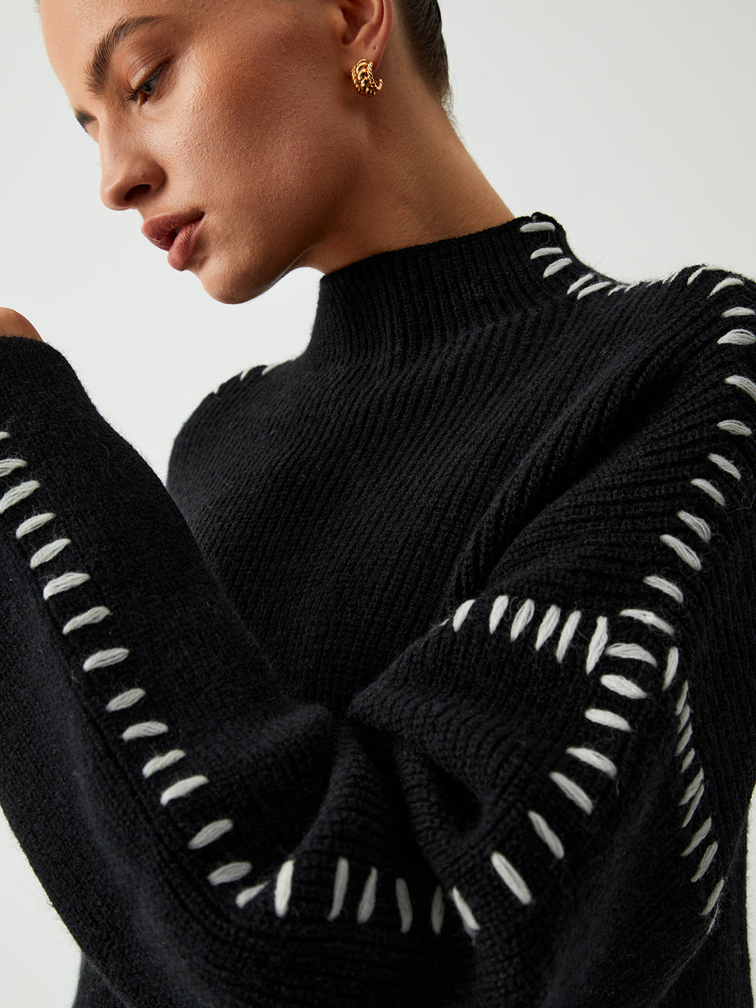 Alma | Suéter Oversize-Dolcevita con detalles de Piqué
