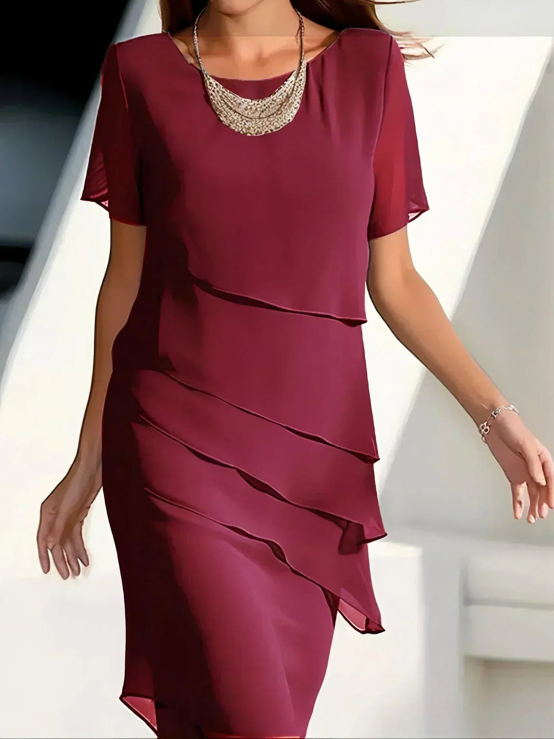 Anastasia | Vestido midi elegante con capas