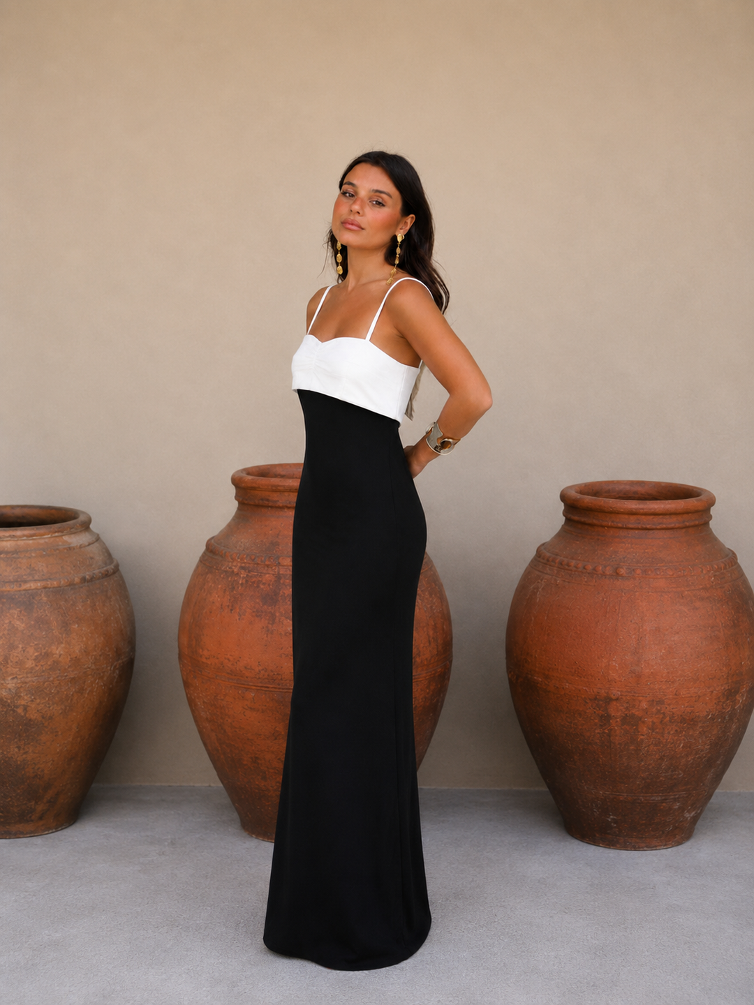 Vanessa / Vestido blanco y negro