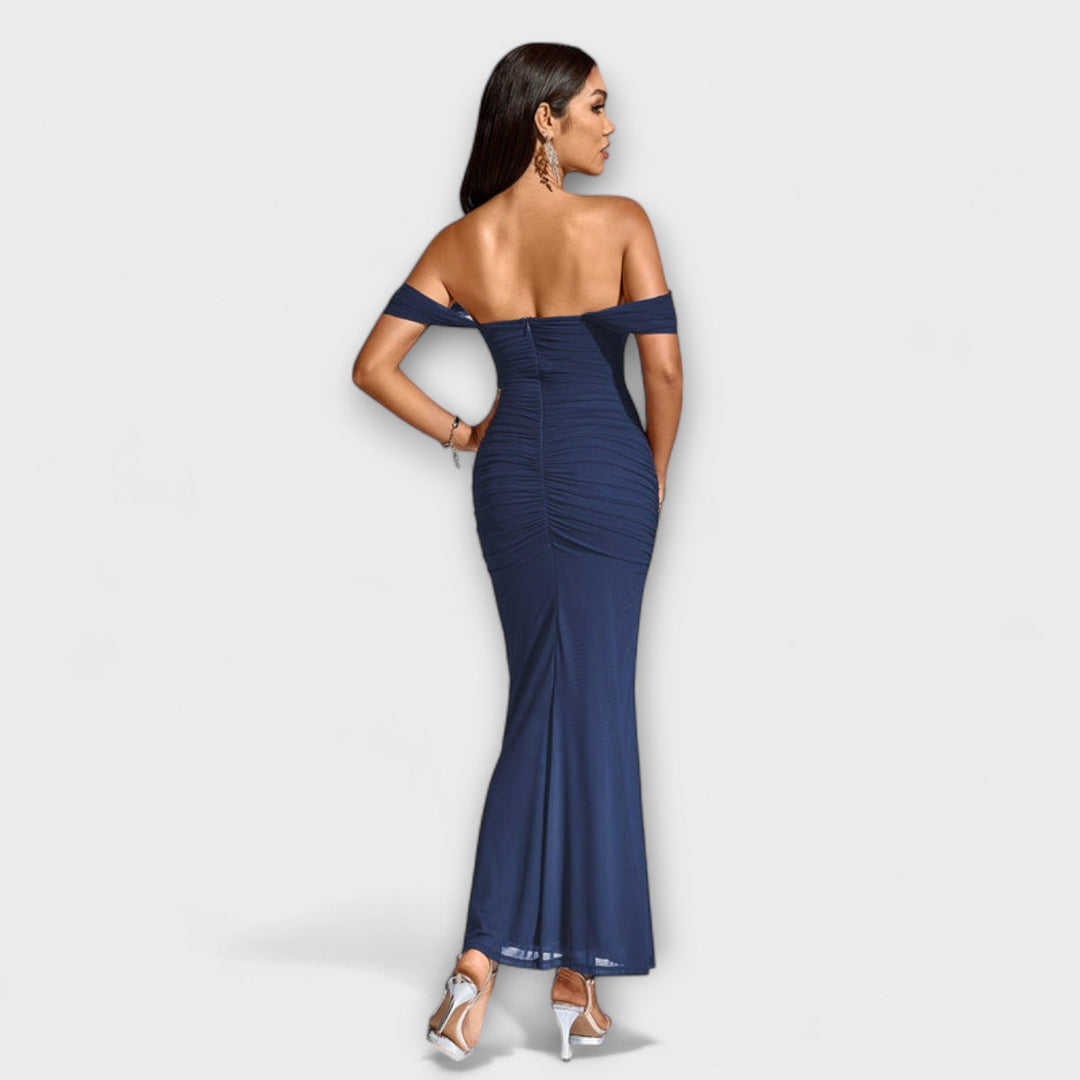 Ione - Vestido ajustado con hombros al descubierto y fruncido