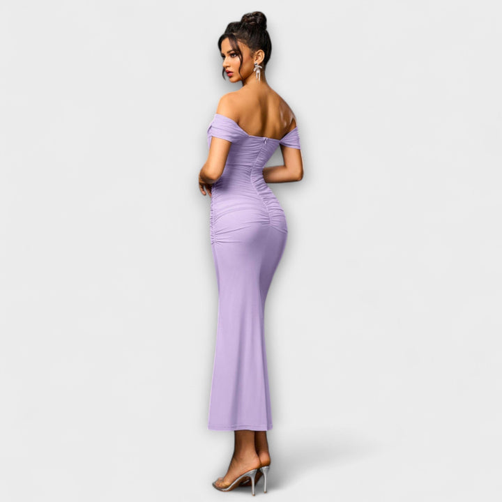 Ione - Vestido ajustado con hombros al descubierto y fruncido