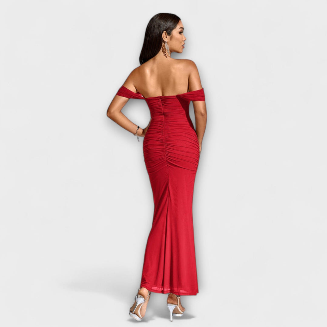 Ione - Vestido ajustado con hombros al descubierto y fruncido