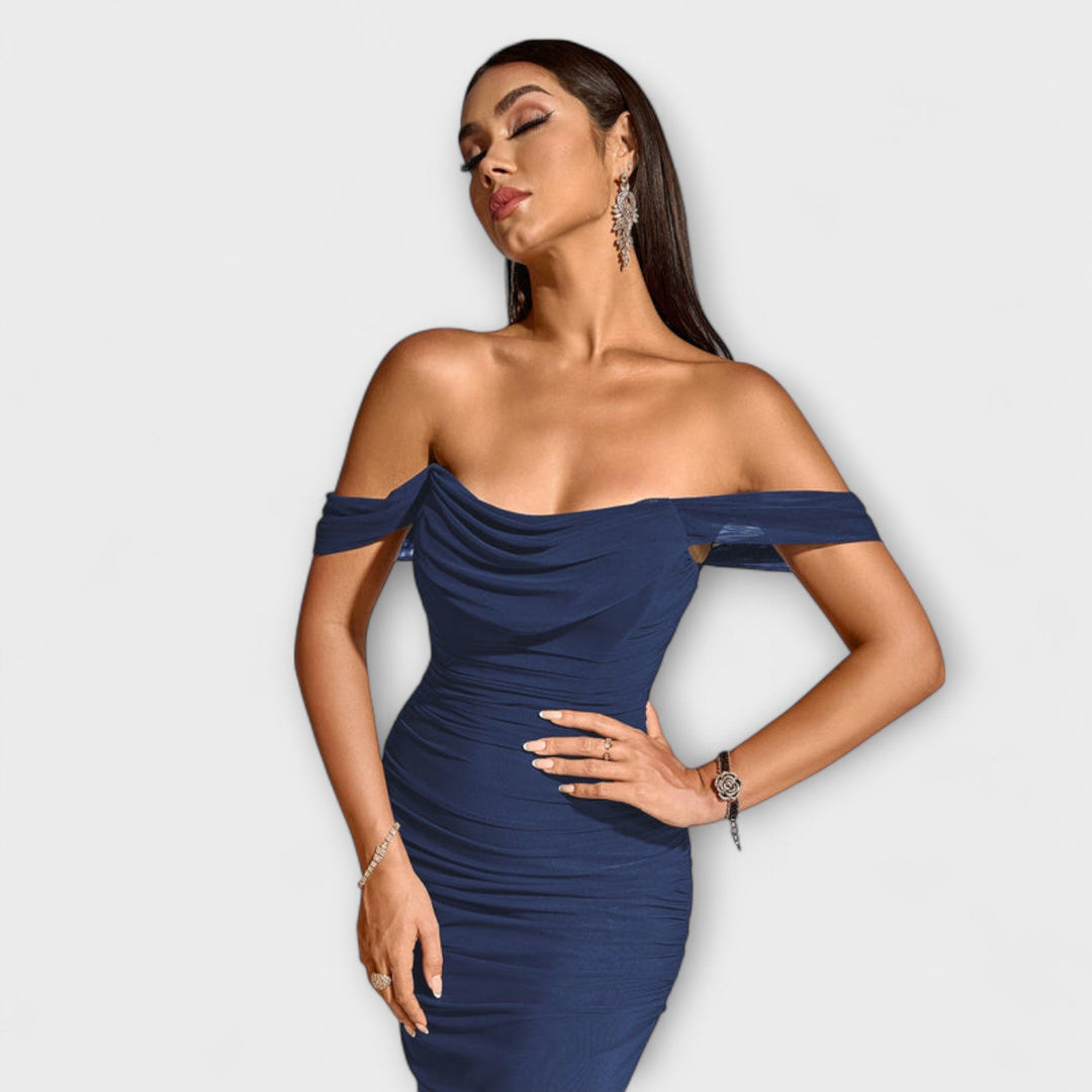 Ione - Vestido ajustado con hombros al descubierto y fruncido
