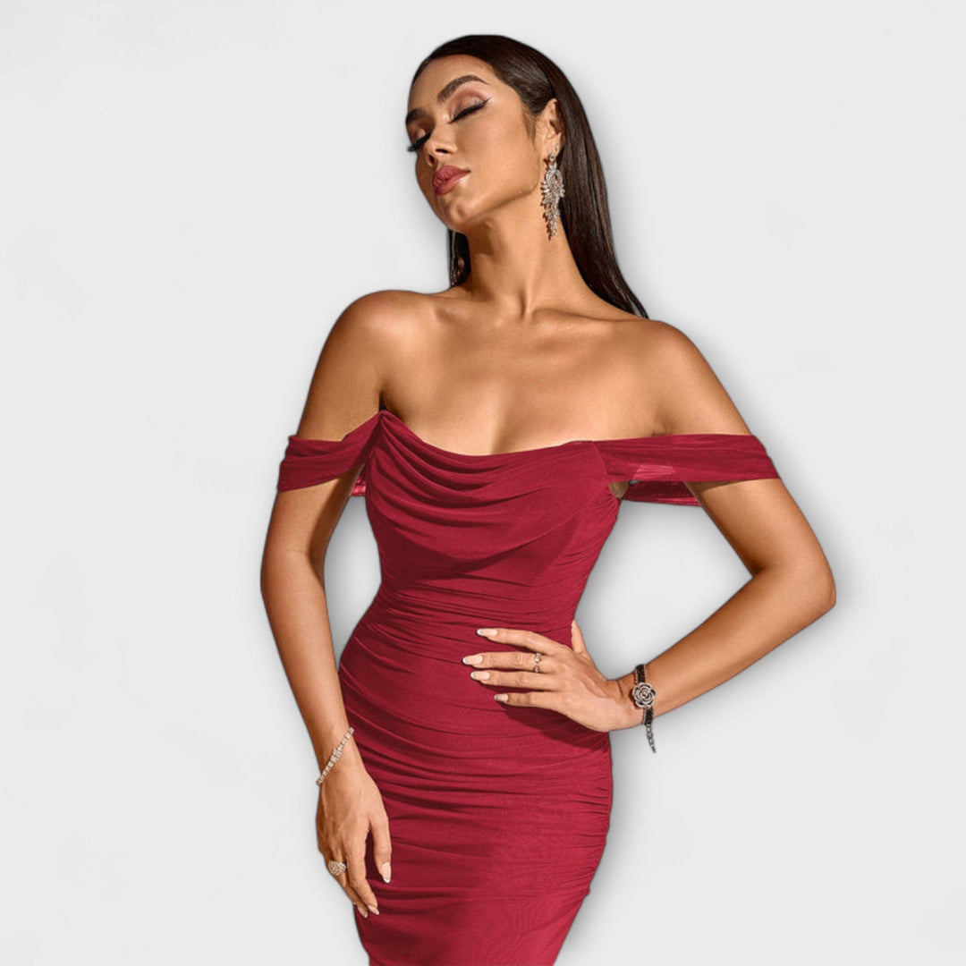 Ione - Vestido ajustado con hombros al descubierto y fruncido