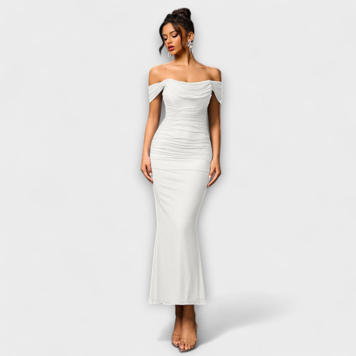 Ione - Vestido ajustado con hombros al descubierto y fruncido