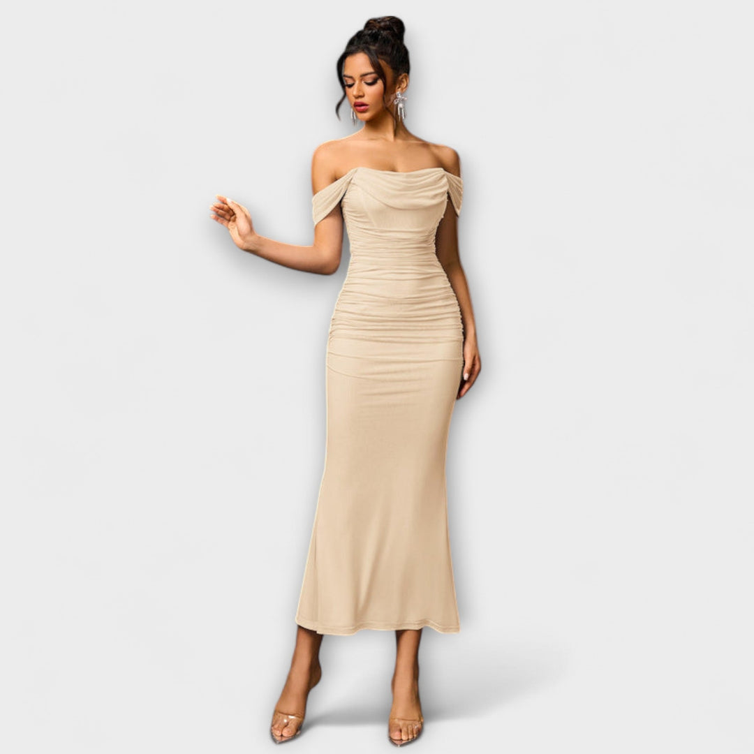 Ione - Vestido ajustado con hombros al descubierto y fruncido