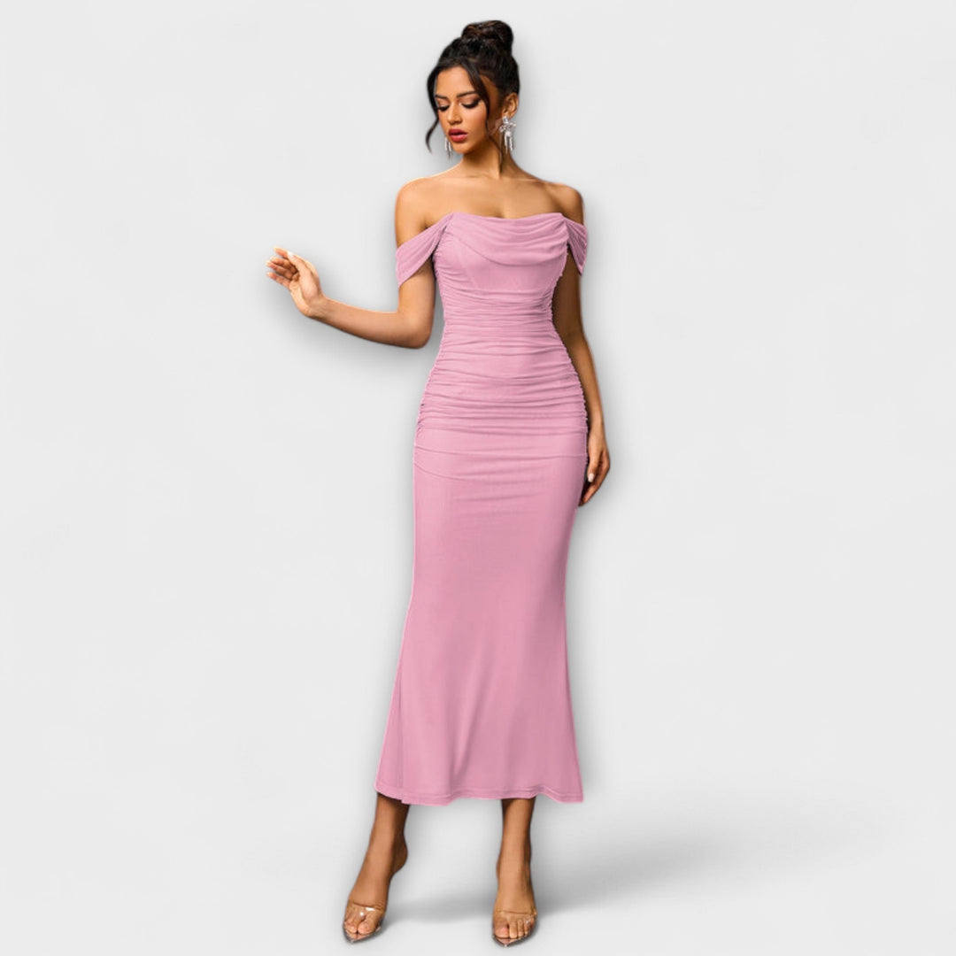 Ione - Vestido ajustado con hombros al descubierto y fruncido