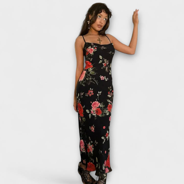 Vestido corto ajustado con estampado floral y tirantes