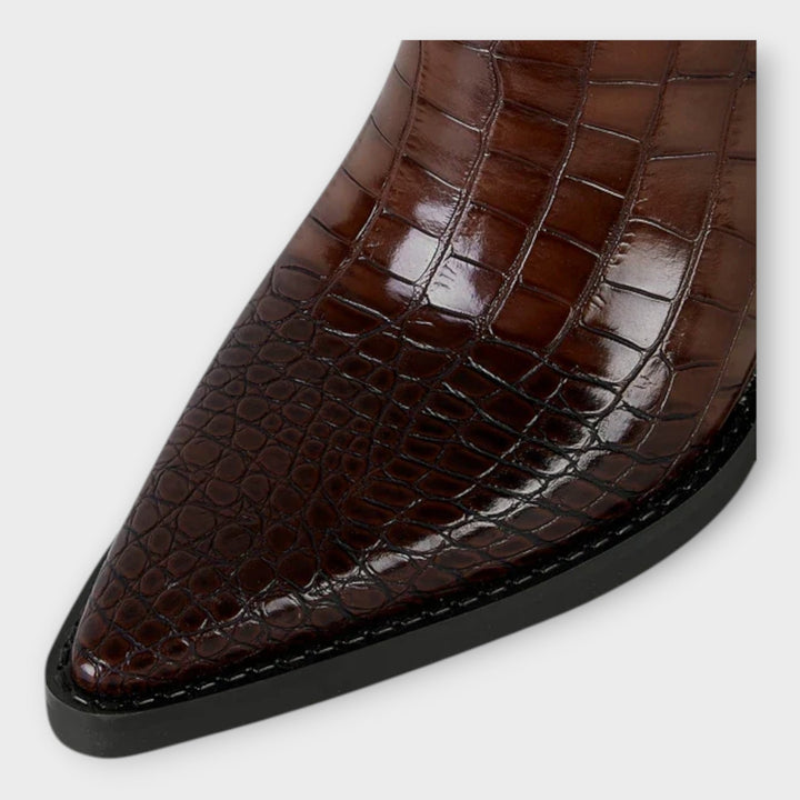 Zapatos con patrón de cocodrilo y elegante tacón