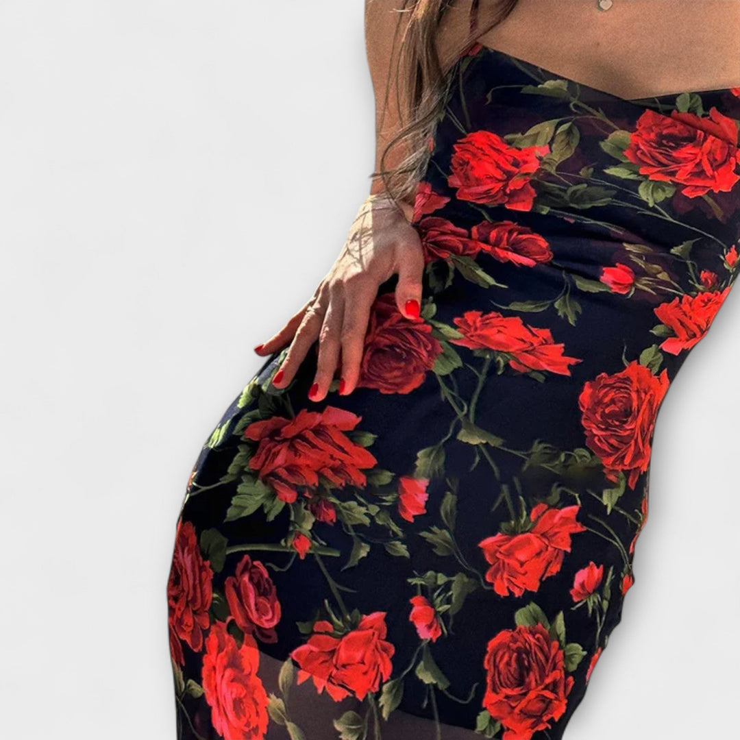 Vestido corto ajustado con estampado floral y tirantes