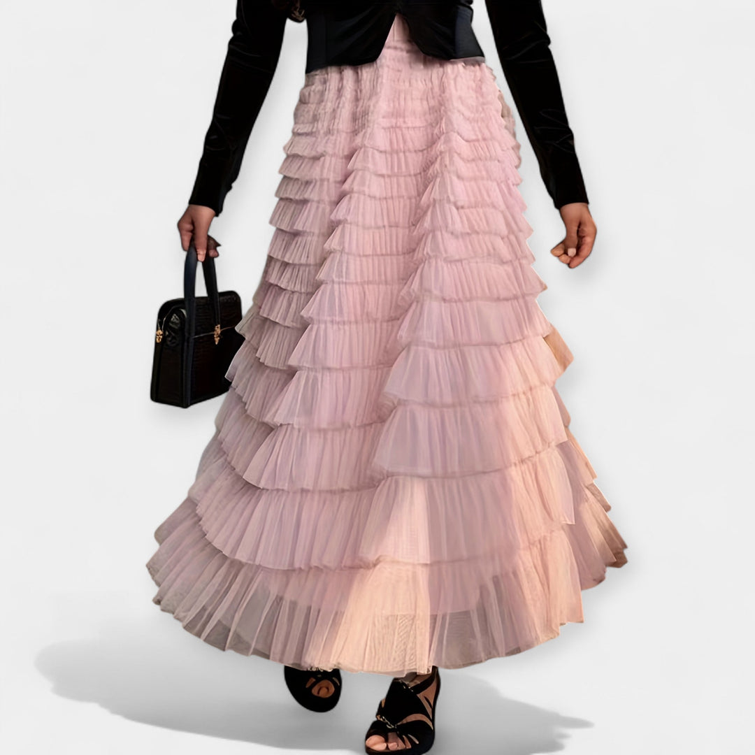 Kristýna - Falda Elegante con Detalle Decorativo de Tul