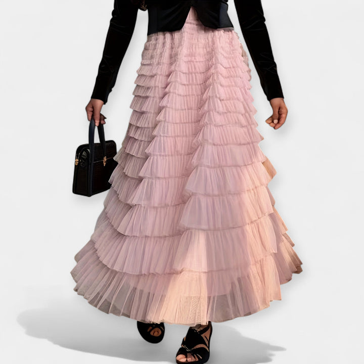 Kristýna - Falda Elegante con Detalle Decorativo de Tul
