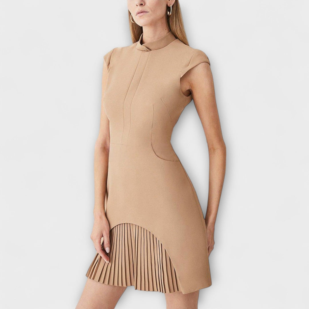 Elowen - Mini vestido con patchwork inspirado en lo militar y cuello alto