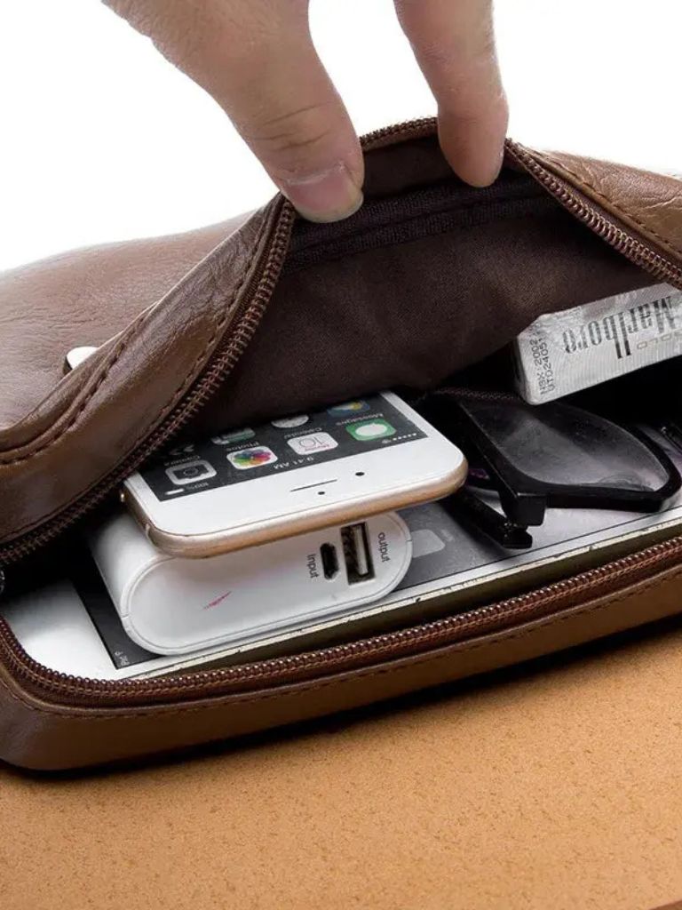 Bolso de Hombro Esencial de Cuero de Milán
